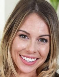 Girl of the Week – Summer Vixen